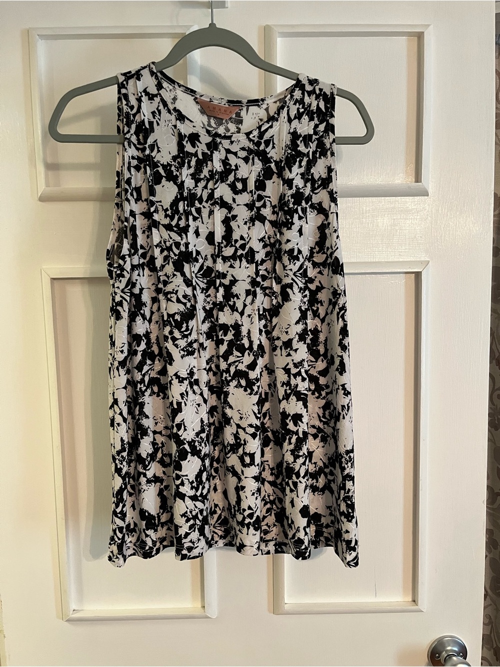 Sleeveless Black & White Floral Print Tank Top